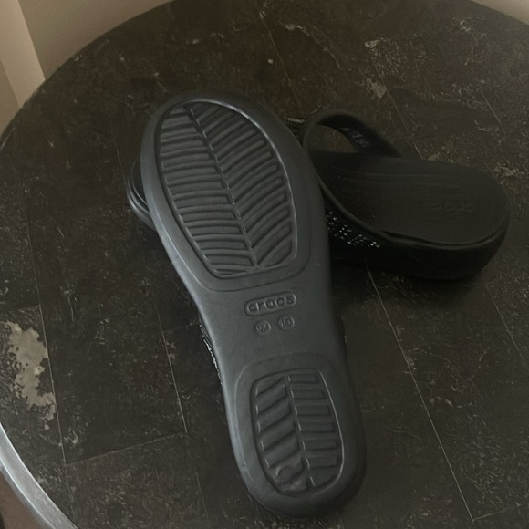 Croc’s Women’s Black Montarey Shimmer Embellished Thing Flip Flop Sandals Sz 10 - Picture 4 of 6